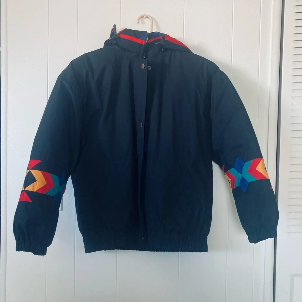 Ski Jacket Womens SZ M black with Southwestern design.Vintage London Fog.